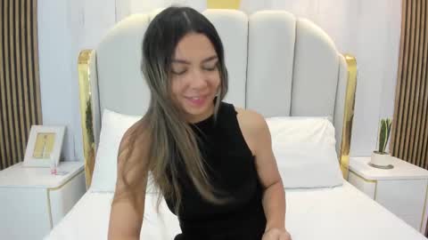 Snapshot of celestebellmont chatting on 10.08.25 celestebellmont online show from 10.08.25