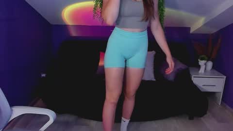 Snapshot of celinecharm_ chatting on 09.16.25 elin online show from 09.16.25