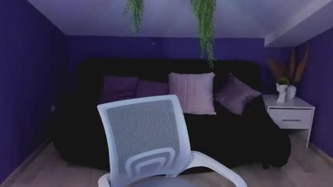 Snapshot of celinecharm_ chatting on 09.21.25 elin online show from 09.21.25