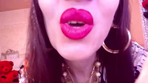 Snapshot of cerisedodd chatting on 12.21.25 Cerise online show from 12.21.25