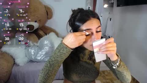 Snapshot of channelrose_1 chatting on 10.29.25 Isabella online show from 10.29.25