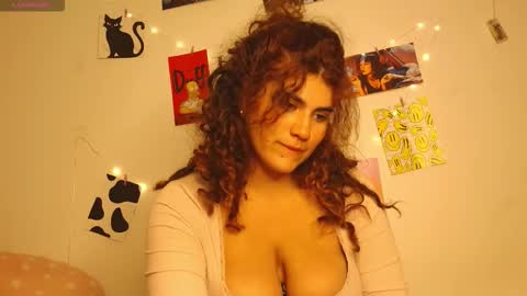 Snapshot of chantal_leon chatting on 10.16.25 online show from 10.16.25