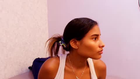Snapshot of chantal_taylor_ chatting on 10.01.25 Raquel online show from 10.01.25