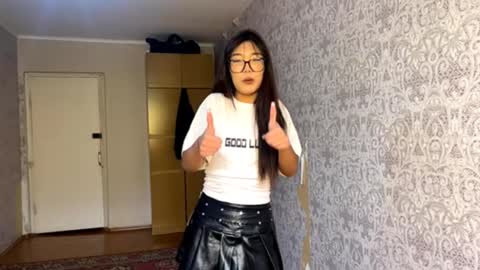 Snapshot of chantaycefalo chatting on 10.26.25 Ayano online show from 10.26.25