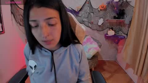 Snapshot of chaos_wild chatting on 10.28.25 Violeta online show from 10.28.25