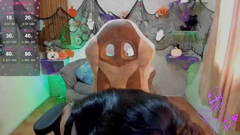 Snapshot of chaos_wild chatting on 10.31.25 Violeta online show from 10.31.25