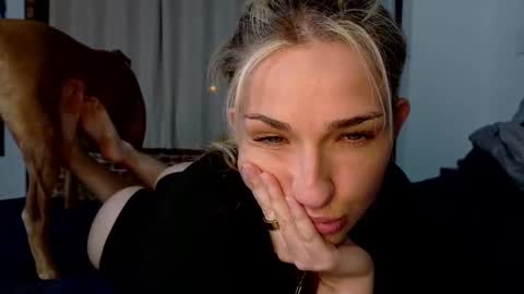 Snapshot of charbearxoxo chatting on 09.23.25 char online show from 09.23.25