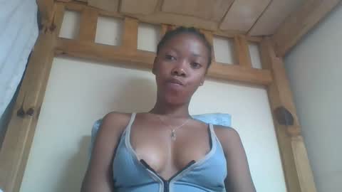 Snapshot of chariola0101 chatting on 02.19.25 chariola0101 online show from 02.19.25