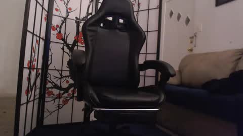 Snapshot of chariotmay chatting on 12.20.25 Chariot May online show from 12.20.25