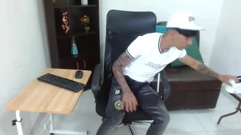 Snapshot of charlie_oconnor chatting on 12.27.24 Charlie oconnor online show from 12.27.24