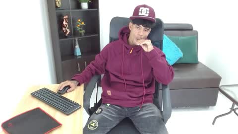 Snapshot of charlie_oconnor chatting on 12.31.24 Charlie oconnor online show from 12.31.24