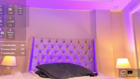 Snapshot of charlie_storm_ chatting on 11.04.25 online show from 11.04.25