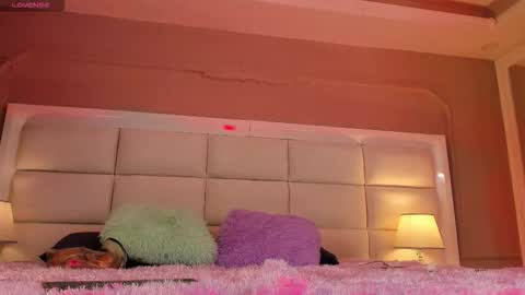 Snapshot of charlie_storm_ chatting on 11.12.25 online show from 11.12.25