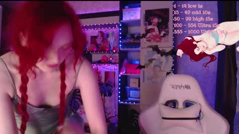 Snapshot of charlie_wtf chatting on 11.11.25 charlie online show from 11.11.25