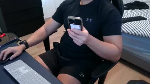 Snapshot of charliekkw chatting on 11.13.25 charliekkw online show from 11.13.25