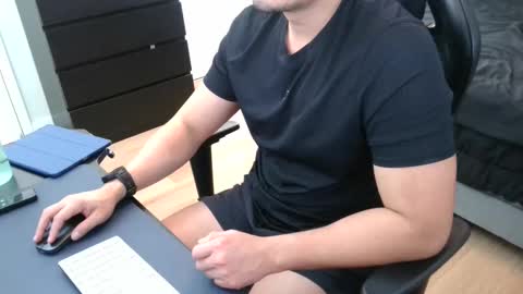 Snapshot of charliekkw chatting on 11.23.25 charliekkw online show from 11.23.25