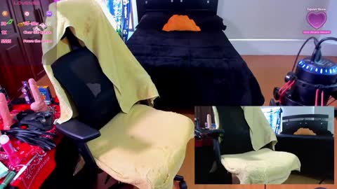 Snapshot of charlietaylorr__ chatting on 12.13.24 Charlie online show from 12.13.24