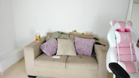 Snapshot of charlote_cowell_sub_ chatting on 02.09.25 online show from 02.09.25