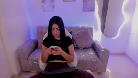 Snapshot of charlote_cowell_sub_ chatting on 09.08.25 online show from 09.08.25