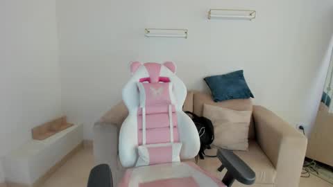 Snapshot of charlote_cowell_sub_ chatting on 09.19.25 online show from 09.19.25