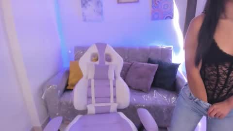 Snapshot of charlote_cowell_sub_ chatting on 10.01.25 online show from 10.01.25
