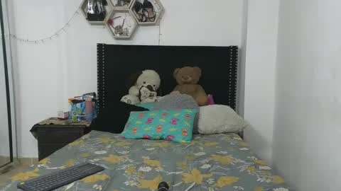 Snapshot of charlotte_027 chatting on 01.28.25 charlotte_027 online show from 01.28.25