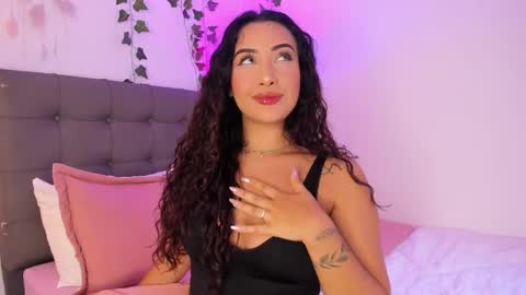 Snapshot of charlotte_jamees chatting on 02.23.25 Charlotte james online show from 02.23.25