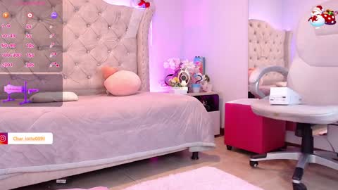 Snapshot of charlotte_jones__1 chatting on 12.17.24 Charlotte online show from 12.17.24