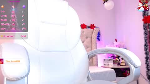 Snapshot of charlotte_jones__1 chatting on 12.23.24 Charlotte online show from 12.23.24