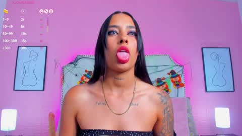 Snapshot of charlotte_kisss chatting on 10.30.25 Charlotte online show from 10.30.25