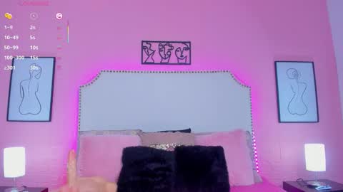 Snapshot of charlotte_kisss chatting on 11.19.25 Charlotte online show from 11.19.25