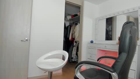 Snapshot of charlotte_tiller chatting on 01.14.26 Yuli online show from 01.14.26