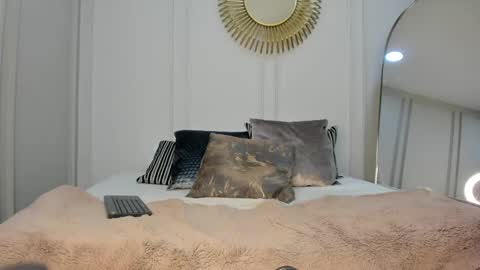 charlottebrownn_ online show from 09.20.25