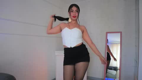 Lauren Rus online show from 11.27.25