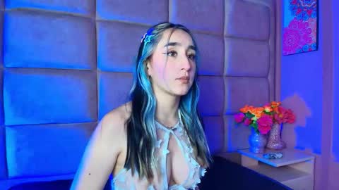 charlottestuart_ online show from 01.18.26
