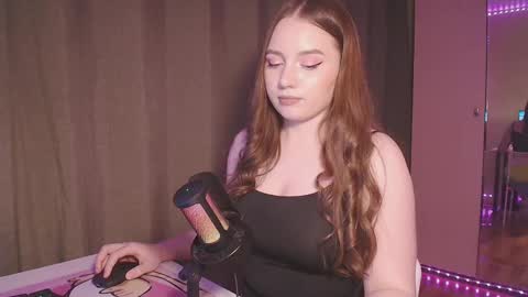 Snapshot of charlottewip chatting on 01.11.25 Kira online show from 01.11.25