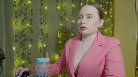 Snapshot of charlottewip chatting on 02.12.25 Kira online show from 02.12.25