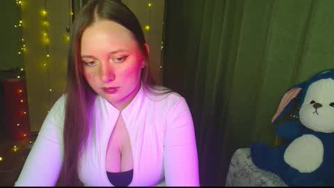 Snapshot of charlottewip chatting on 09.20.25 Kira online show from 09.20.25