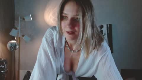 Snapshot of charming_beauty chatting on 06.08.26 Michelle online show from 06.08.26