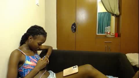 Snapshot of charming_coco chatting on 12.03.25 Coco online show from 12.03.25