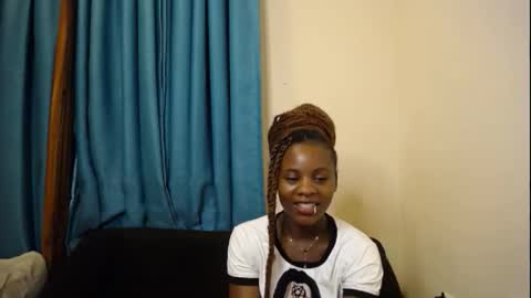 Snapshot of charming_coco chatting on 12.16.25 Coco online show from 12.16.25