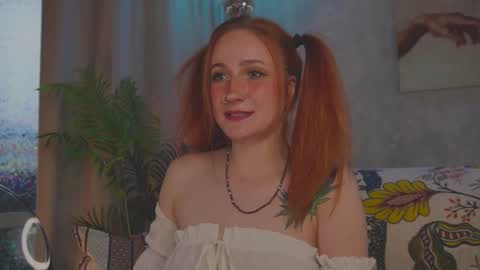 Snapshot of charming_lilly chatting on 10.04.25 Lissa online show from 10.04.25