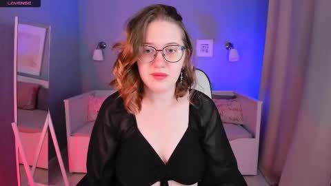 Snapshot of charmygrace chatting on 09.16.25 Grace online show from 09.16.25