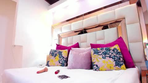 Snapshot of charolnox chatting on 02.08.26 Charol online show from 02.08.26