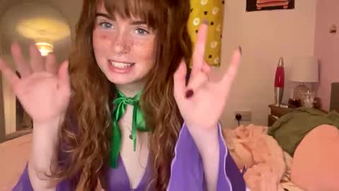 Snapshot of cheekykatx chatting on 09.19.25 cheekykatx online show from 09.19.25