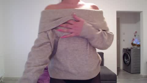 Snapshot of cherry_pie95 chatting on 12.23.24 Sherry online show from 12.23.24