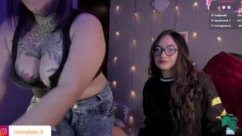 Snapshot of cherrybom_ chatting on 01.28.25 dayis independent model online show from 01.28.25