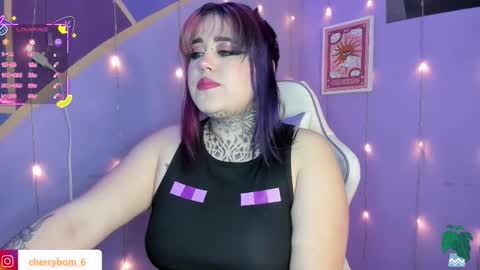 Snapshot of cherrybom_ chatting on 09.22.25 dayis independent model online show from 09.22.25