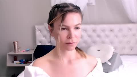 Snapshot of cherrycoloured chatting on 01.22.25 Anna online show from 01.22.25