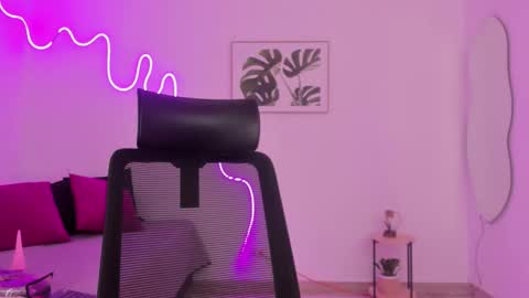 C H E R R Y online show from 10.04.25